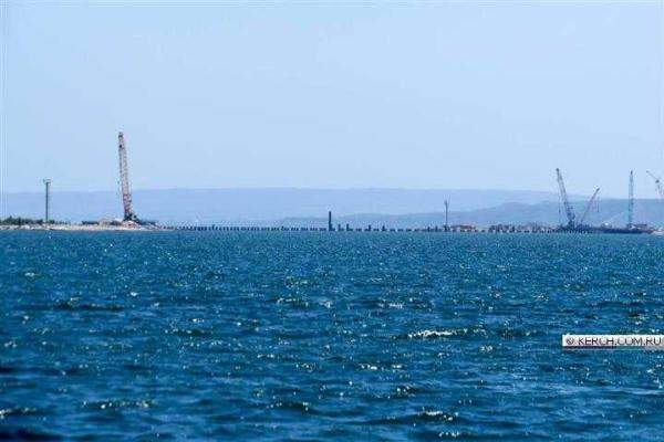 В Сети появились новые фото строительства моста через Керченский пролив В Сети появились новые фото строительства моста через Керченский пролив
