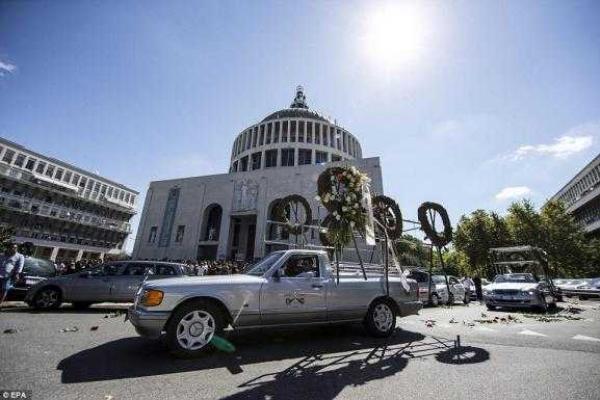 В Риме похороны босса итальянской мафии превратились в настоящее голливудское шоу