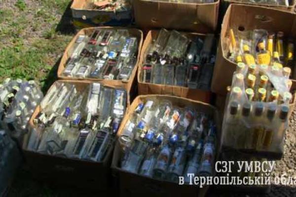 Подпольную винокурню по изготовлению "фирменной" водки выявили на Тернопольщине Подпольную винокурню по изготовлению "фирменной" водки выявили на Тернопольщине