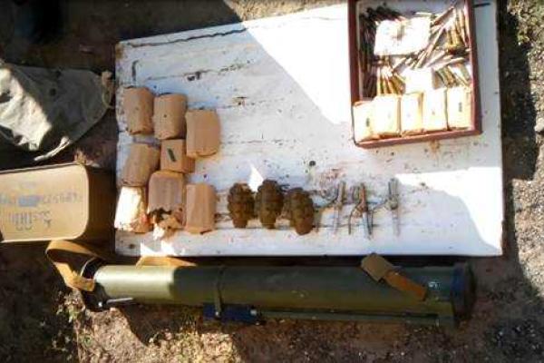 Информатор боевиков "ЛНР" с арсеналом оружия задержан на Луганщине