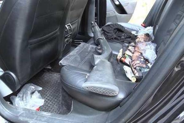 Столичные правоохранители задержали группу мужчин, которые средь бела дня похитили человека