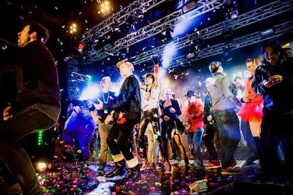 Россиянин стал победителем чемпионата мира по игре на воображаемой гитаре