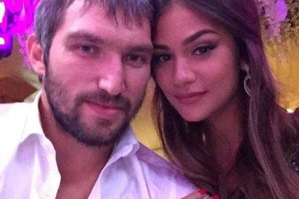 Хоккеист Овечкин обручился с начинающей актрисой, входящей в список самых богатых невест России