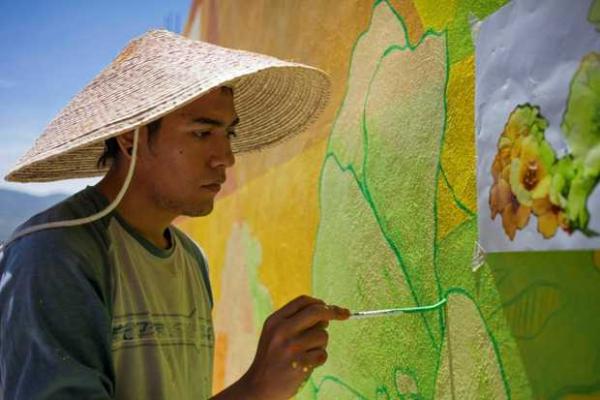 Стараниями мексиканских художников унылые дома превратились в буйство красок