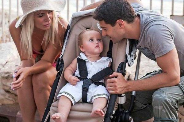 Антон и Виктория Макарские вернулись в Россию после рождения сына