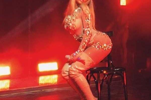 Откровенный наряд Ники Минаж свел с ума поклонников певицы
