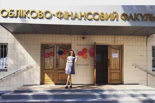 Руки не дошли: студентов в Донецке 1 сентября встречали украиноязычные названия вузов  Руки не дошли: студентов в Донецке 1 сентября встречали украиноязычные названия вузов