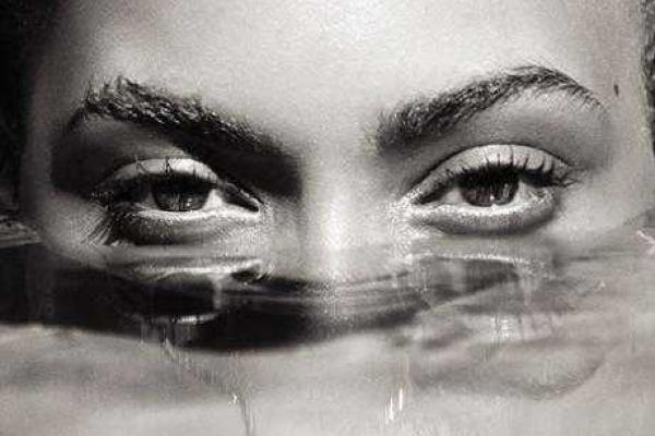 Черно-белые снимки волнующей фотосессии Бейонсе 