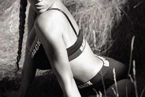 Черно-белые снимки волнующей фотосессии Бейонсе 