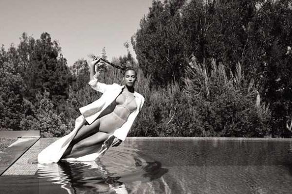 Черно-белые снимки волнующей фотосессии Бейонсе 