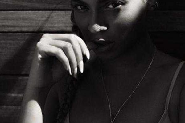 Черно-белые снимки волнующей фотосессии Бейонсе 
