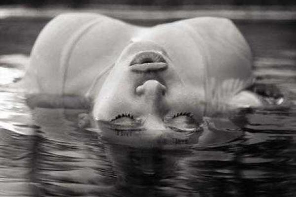 Черно-белые снимки волнующей фотосессии Бейонсе 