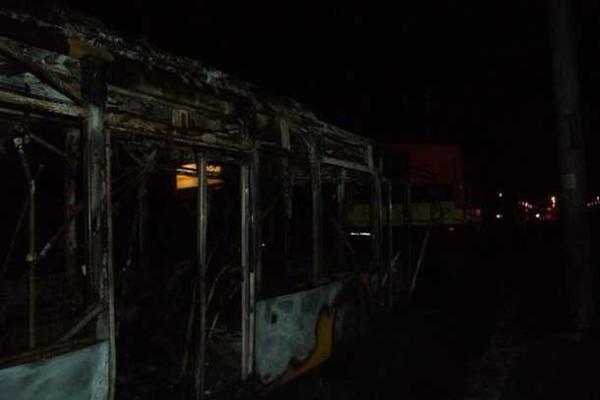 В Киеве прошла "богатая" на ЧП ночь: сгорели три авто и троллейбус В Киеве прошла "богатая" на ЧП ночь: сгорели три авто и троллейбус