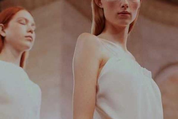 Виктория Бекхэм подверглась лавине критики в свой адрес из-за "болезненной" худобы своих моделей