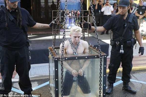 Иллюзия ценою в жизнь: американец чуть не погиб во время выполнения сложного трюка Иллюзия ценою в жизнь: американец чуть не погиб во время выполнения сложного трюка