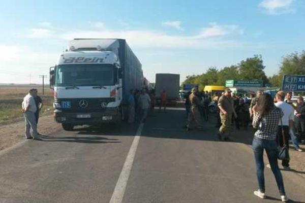 Второй день блокады Крыма: мнение украинцев о блокаде