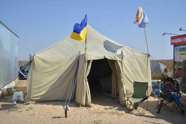 Активисты выстояли и продолжают "укрепляться": блокада Крыма продолжается Активисты выстояли и продолжают "укрепляться": блокада Крыма продолжается