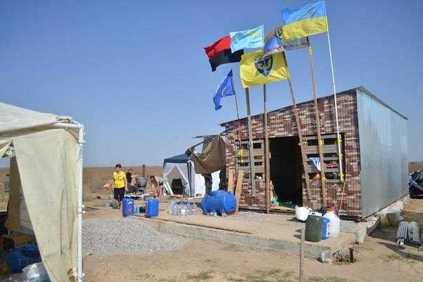 Активисты выстояли и продолжают "укрепляться": блокада Крыма продолжается Активисты выстояли и продолжают "укрепляться": блокада Крыма продолжается