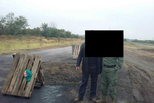 В Сети появились фото с места взрыва автомобиля "ополченцев" с боеприпасами 