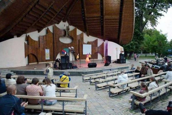 Горловчане, бежавшие из родных домов от войны, отметили День Горловки в Киеве 