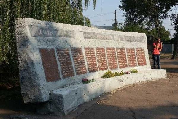 В Донецке провели торжественный митинг, посвященный 72-й годовщине освобождения Донбасса В Донецке провели торжественный митинг, посвященный 72-й годовщине освобождения Донбасса
