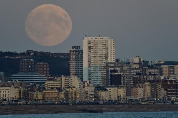 Фоторепортаж: необычное явление природы - "Кровавая Луна"