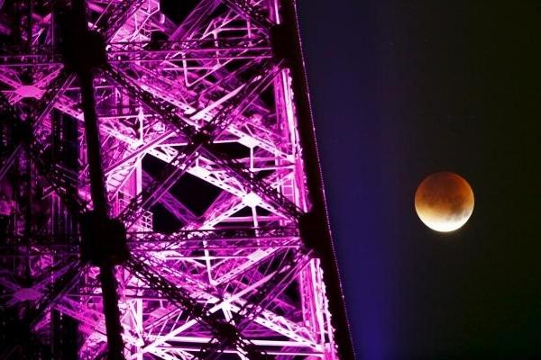 Фоторепортаж: необычное явление природы - "Кровавая Луна"