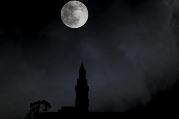 Фоторепортаж: необычное явление природы - "Кровавая Луна"