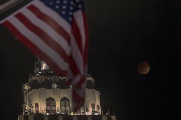 Фоторепортаж: необычное явление природы - "Кровавая Луна"