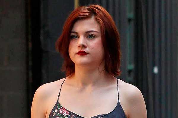 Дочь Курта Кобейна и Кортни Лав тайно вышла замуж