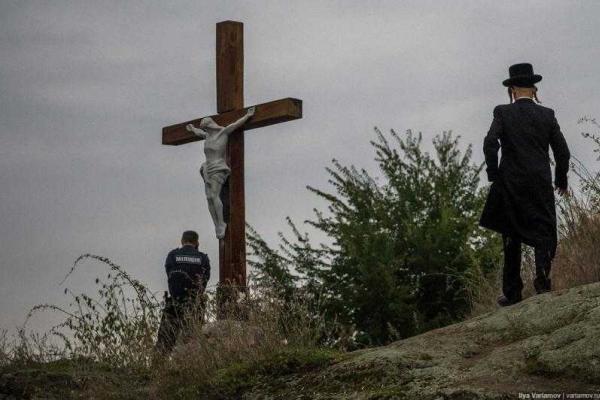 В Умани хасиды-паломники начали встречать новый иудейский 5776 год В Умани хасиды-паломники начали встречать новый иудейский 5776 год
