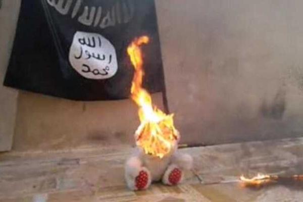Боевики ИГИЛ с малолетства приучают детей к кровавым убийствам