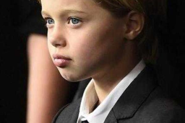 Звездные родители Джоли и Питт опасаются, что у их дочери расстройство половой идентификации Звездные родители Джоли и Питт опасаются, что у их дочери расстройство половой идентификации