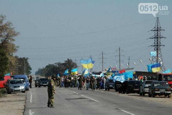 Блокада Крыма - это серьезно и надолго: активисты разворачивают палатки для ночевки Блокада Крыма - это серьезно и надолго: активисты разворачивают палатки для ночевки