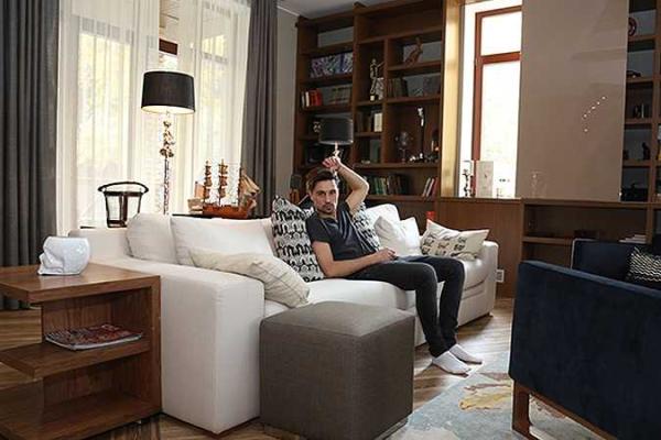 Билан показал свой особняк в "пацанском стиле", который вчера обчистили грабители