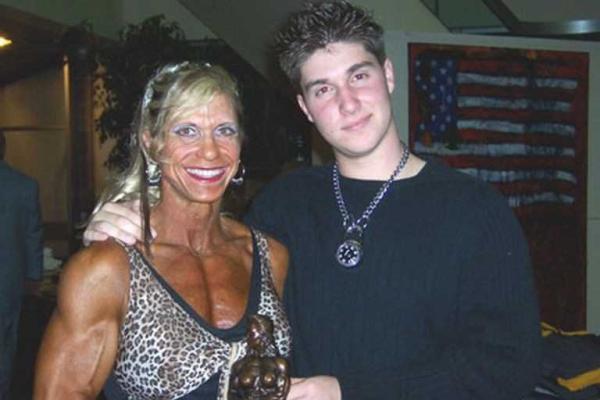 Женщина-бодибилдер, которая покоряет мир и мужчин своими железными мускулами