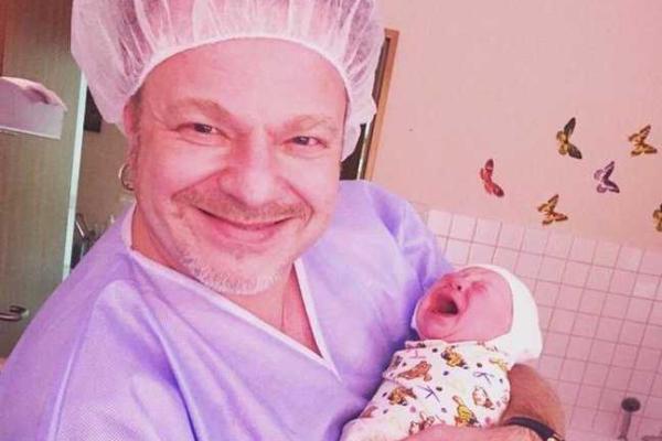 Тоска по малышу заставила Подольскую и Преснякова прервать отдых и покинуть солнечную Грецию