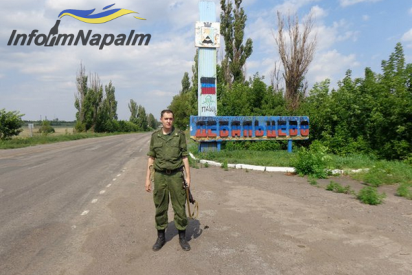 Пока Путин отнекивается от присутствия войск на Донбассе, российский наемник гордо выставляет фото в соцсетях Пока Путин отнекивается от присутствия войск на Донбассе, российский наемник гордо выставляет фото в соцсетях