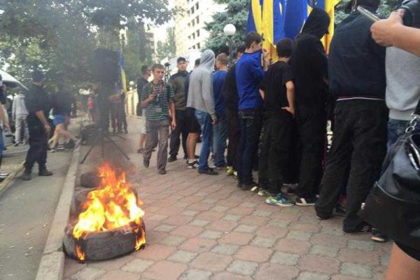 В Одессе "стенка на стенку" сошлись милиция и активисты "ПС" и "Автомайдана" В Одессе "стенка на стенку" сошлись милиция и активисты "ПС" и "Автомайдана"