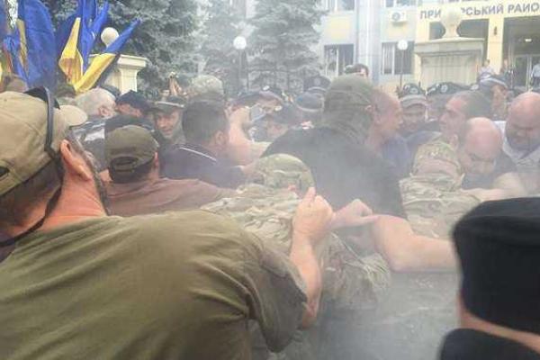 В Одессе "стенка на стенку" сошлись милиция и активисты "ПС" и "Автомайдана" В Одессе "стенка на стенку" сошлись милиция и активисты "ПС" и "Автомайдана"