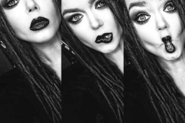 Яркая блондинка Алина Гросу стала жгучей брюнеткой с дредами