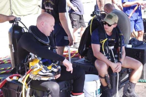 Военные водолазы из США и Украины провели совместные погружения в ходе Sea Breeze 2015 Военные водолазы из США и Украины провели совместные погружения в ходе Sea Breeze 2015