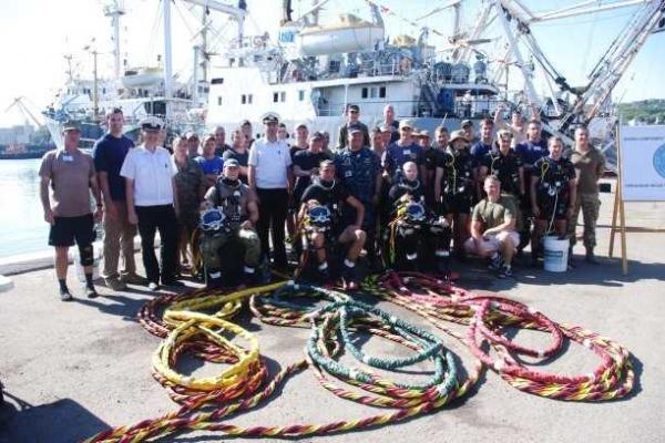 Военные водолазы из США и Украины провели совместные погружения в ходе Sea Breeze 2015 Военные водолазы из США и Украины провели совместные погружения в ходе Sea Breeze 2015