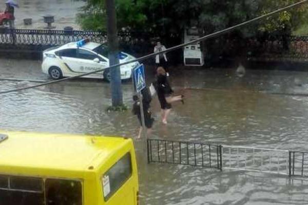 Во Львов пришла "большая вода", активисты составляют карту затопления города Во Львов пришла "большая вода", активисты составляют карту затопления города