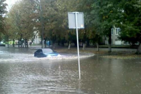 Во Львов пришла "большая вода", активисты составляют карту затопления города Во Львов пришла "большая вода", активисты составляют карту затопления города