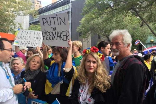 В Нью-Йорке Путину устроили "теплую" встречу В Нью-Йорке Путину устроили "теплую" встречу