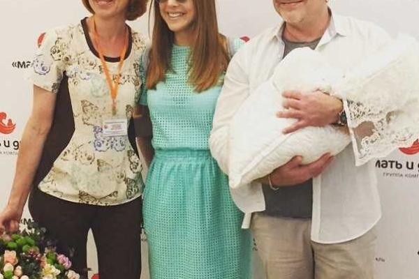 Тоска по малышу заставила Подольскую и Преснякова прервать отдых и покинуть солнечную Грецию