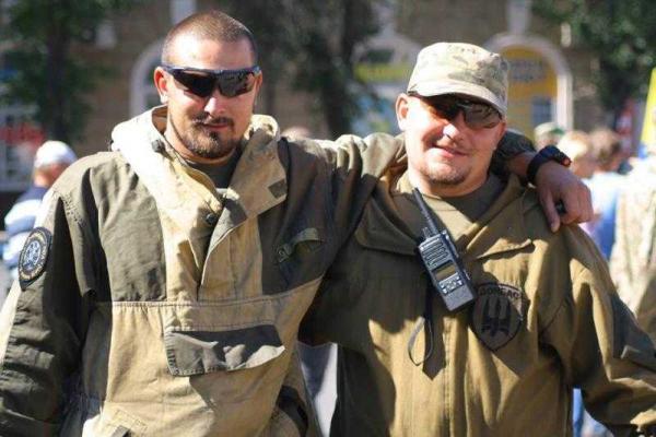 Бойцы батальона "Донбасс" в Мариуполе приняли участие в параде вышиванок