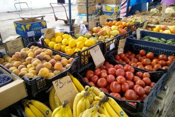 Несмотря на заявления местных "властей", Крым не в состоянии прокормить себя сам - журналисты