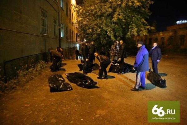 Шокирующий забег с покойниками по улицам Екатеринбурга